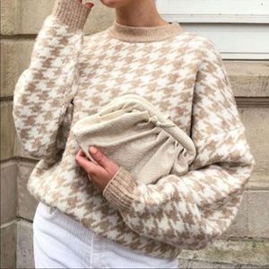 H&M beige houndstooth sweater